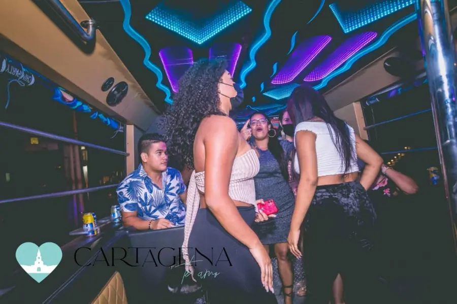 Chiva rumbera privada por el centro histórico — 3
