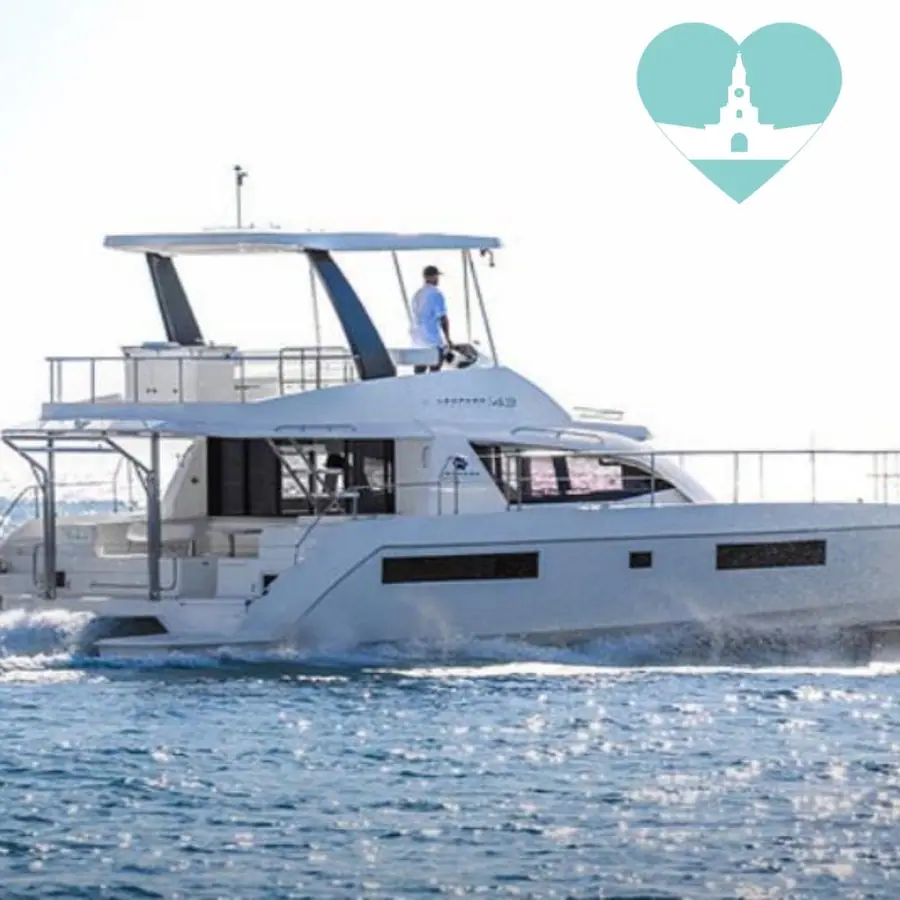 Charter privado en catamarán Leopard — 1
