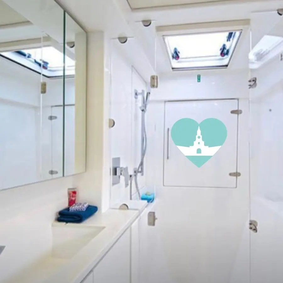 Charter privado en catamarán Leopard — 3