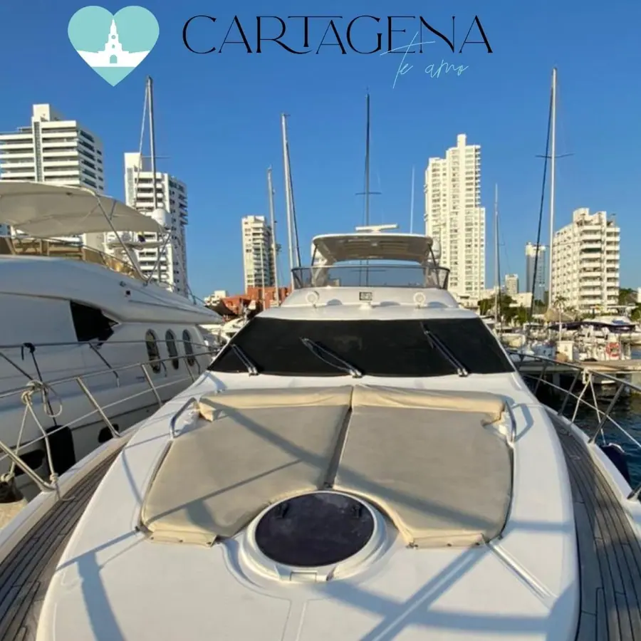 Yate Azimut Deluxe de 65 pies en Cartagena — 2