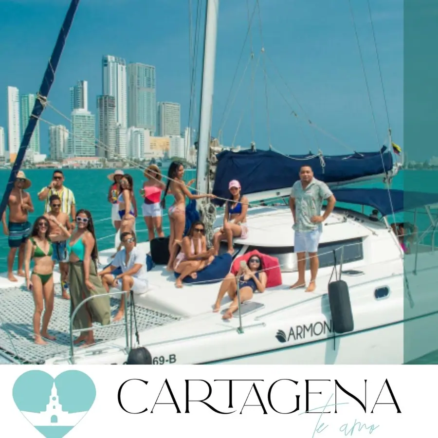 Catamarán Fountaine Pajot para 16 personas — 1