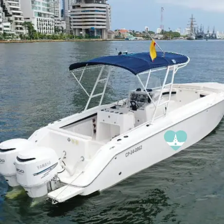 Lancha de 34 pies con baño y sonido hacia Rosario, Cholón y Playa Blanca. Tripulación incluida.