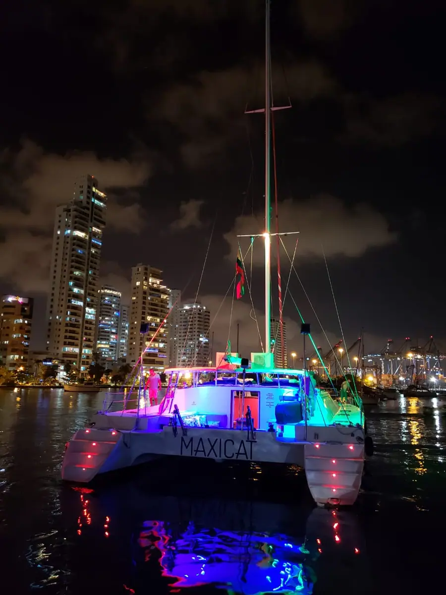Catamarán de fiesta de 65 pies en Cartagena — 1