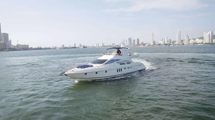 Yate Azimut de 62 pies en Cartagena — 2