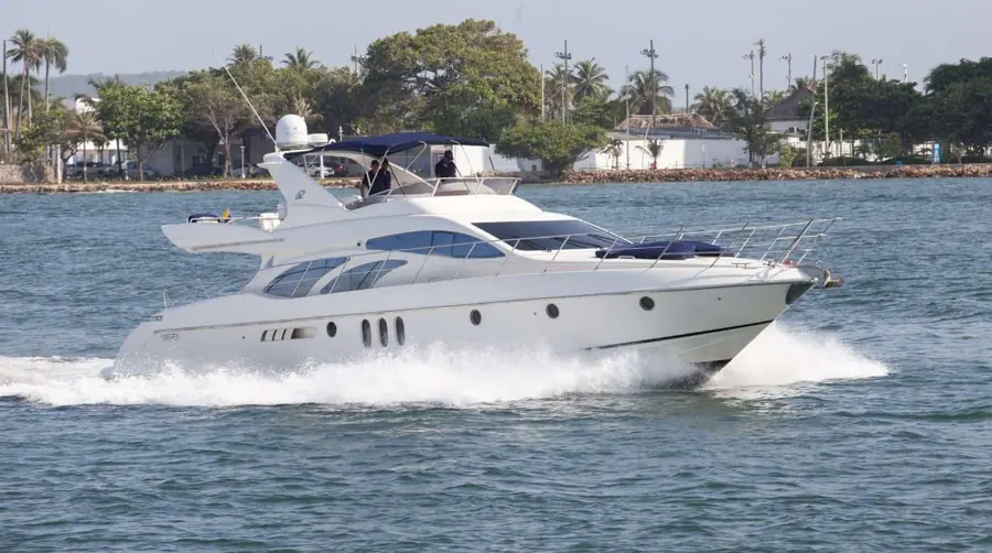 Yate Azimut de 62 pies en Cartagena — 1