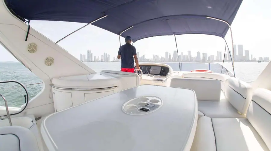 Yate Azimut de 62 pies en Cartagena — 3