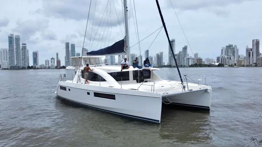 Catamarán Charter Party 2: charter privado en Cartagena — 1