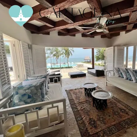 Casa privada en el condominio Marina de Barú, con piscina propia y vista al canal.