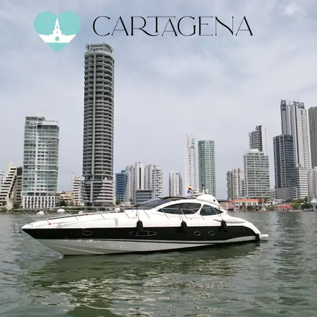 Yate de 55 pies con 3 cabinas, 2 baños, aire acondicionado y seguro de pasajeros incluido.
