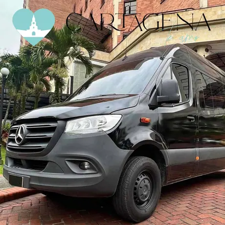 Van privada con conductor, catering a bordo y recorrido por Cartagena a tu horario.