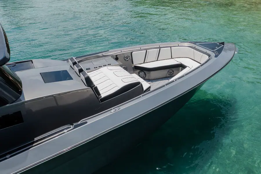 Bote PLAY 43 pies con 4 motores Mercury — 2