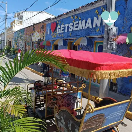 Recorrido de 2 horas por Getsemaní y Santo Domingo a las 4 pm: murales, grafitis y calles coloniales.