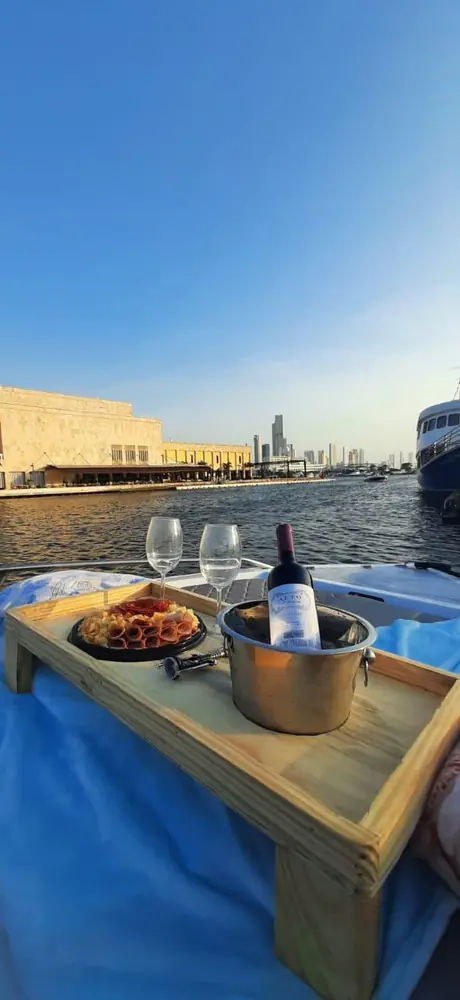 Lancha privada de 32 pies para 12 personas, dos horas por la bahía con sonido y cooler.